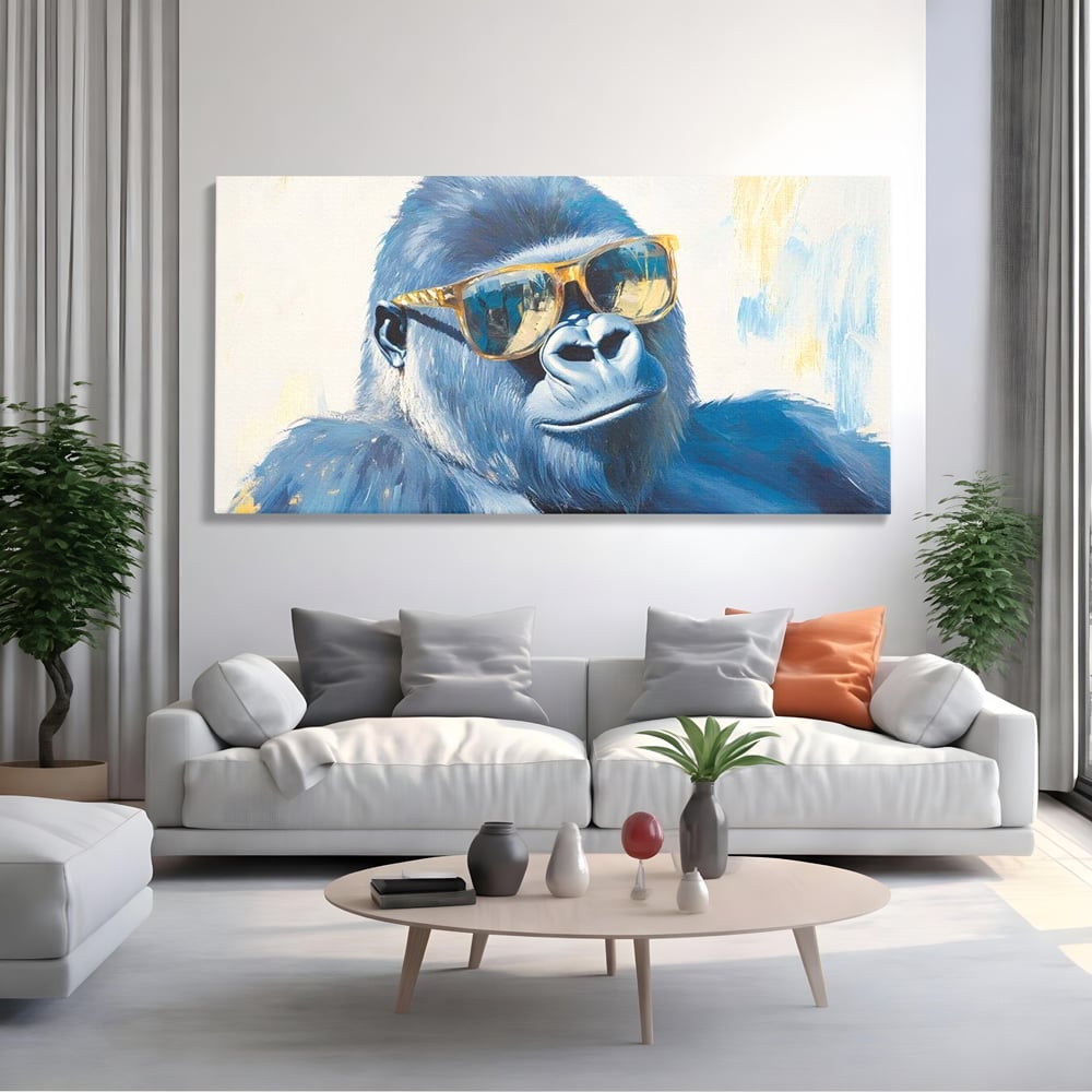 Tablou canvas cu pictura cu gorila purtand ochelari, fara rama, pe sasiu de lemn, pe perete intr-un living